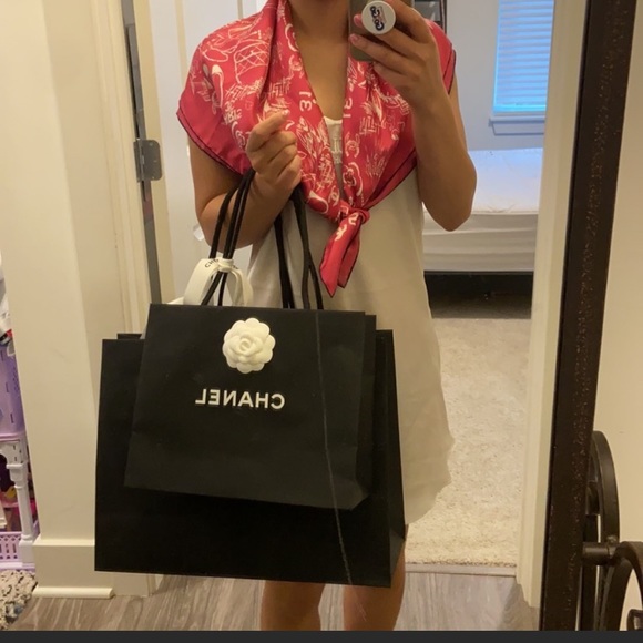 Chanel 100% Silk square scarf - Picture 2 of 16